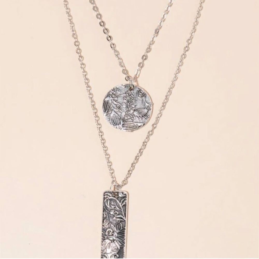 Bohemian floral engraved silver layered necklace medallion and bar adjustable - Picture 7 of 8